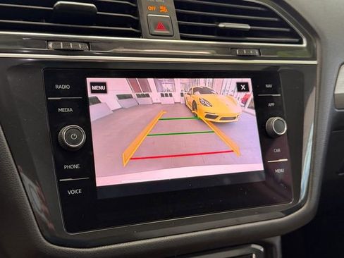 Used 2018 Volkswagen Tiguan SEL AWD/4WD image 19
