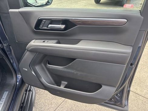 Used 2025 Chevrolet Suburban Premier AWD/4WD image 49