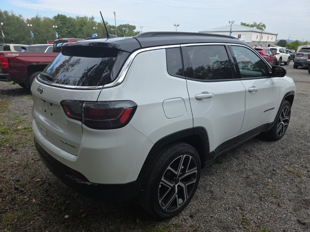 Used 2025 Jeep Compass Limited w/ Elite Group AWD/4WD image 8