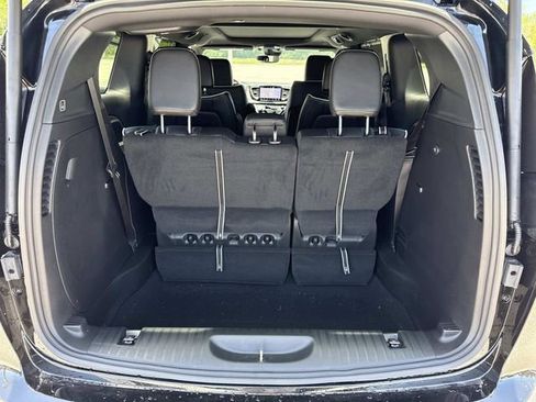 New 2027 Chrysler Pacifica Limited FWD image 40
