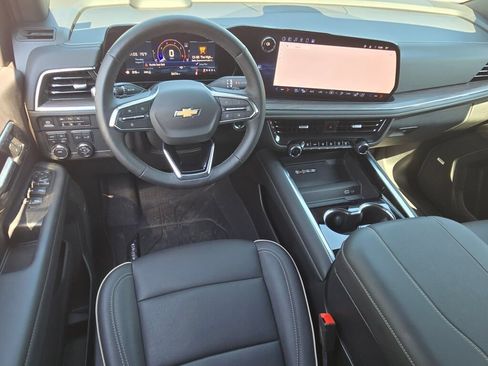 Used 2025 Chevrolet Suburban Premier image 23