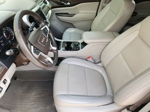 Used 2023 GMC Acadia SLT w/ Preferred Package image 14