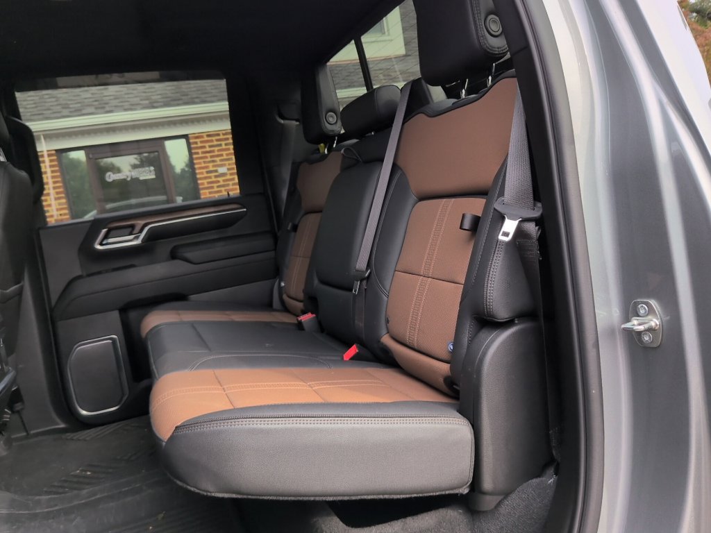 Used 2024 Chevrolet Silverado 2500 High Country w/ High Country Premium Package AWD/4WD image 33