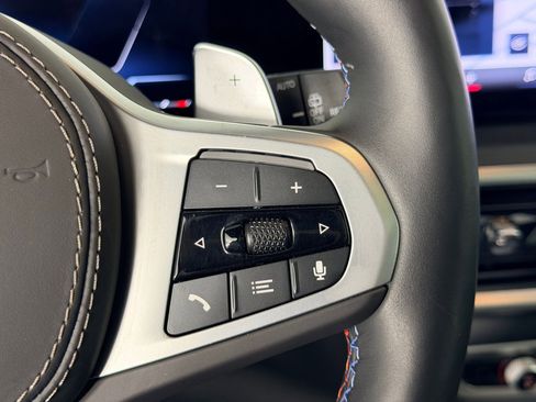 Certified 2025 BMW X7 M60i AWD/4WD image 27