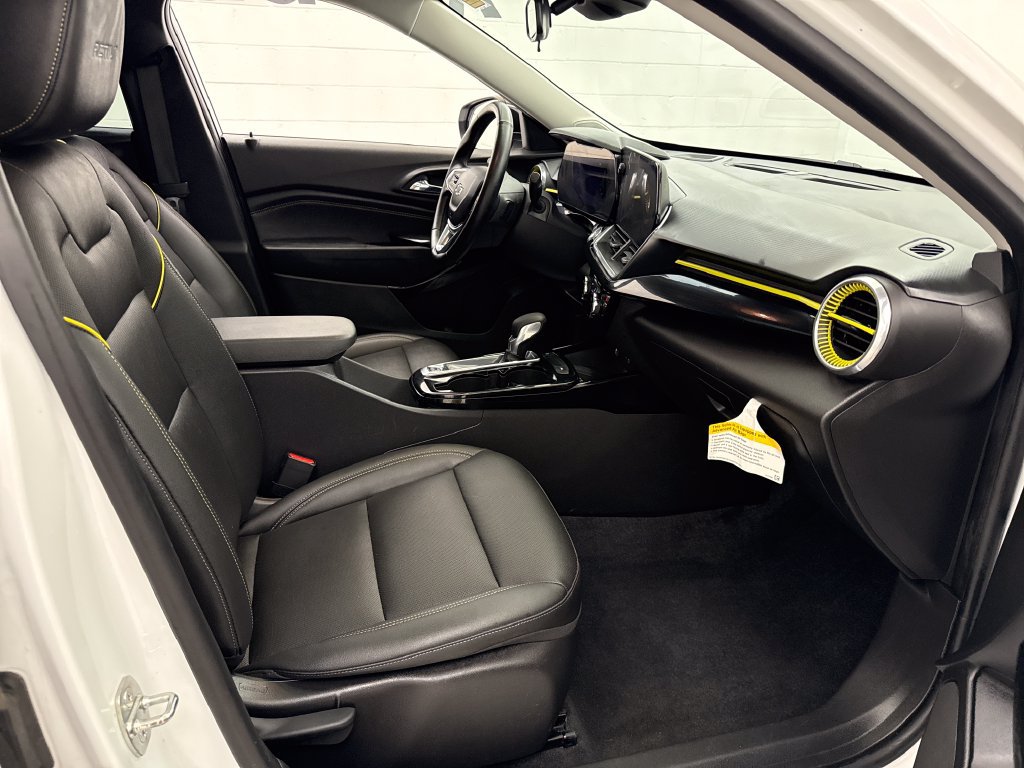 Used 2024 Chevrolet Trax ACTIV w/ Sunroof Package FWD image 25