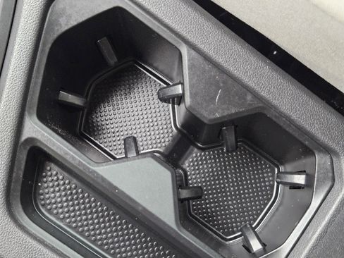 Used 2020 Volkswagen Tiguan S FWD image 13