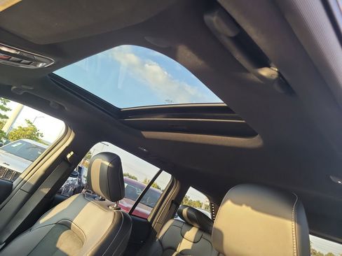 New 2025 Jeep Grand Cherokee Altitude image 20