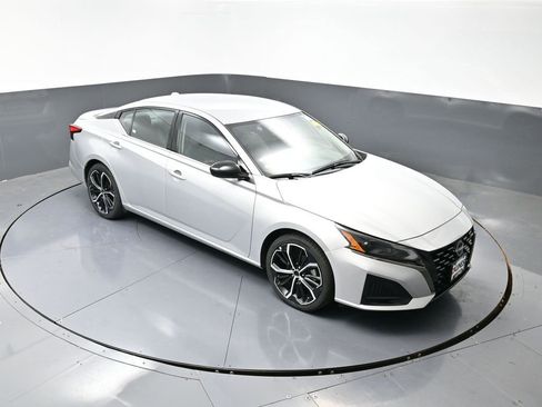 Used 2024 Nissan Altima 2.5 SR image 17