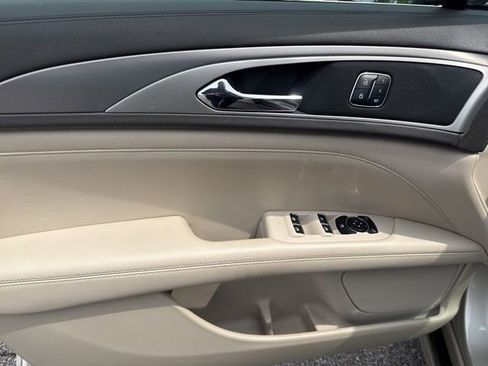 Used 2017 Lincoln MKZ Premiere FWD image 17