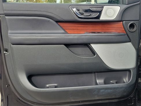 Used 2024 Lincoln Navigator Reserve image 18