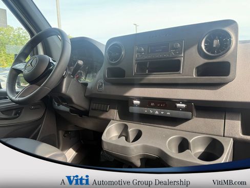 Used 2025 Mercedes-Benz Sprinter 2500 image 2