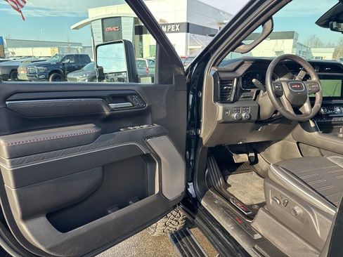 Used 2024 GMC Sierra 2500 AT4X image 28