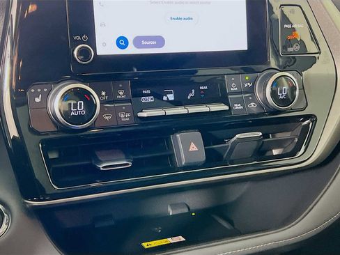 Used 2023 Toyota Highlander XLE image 15