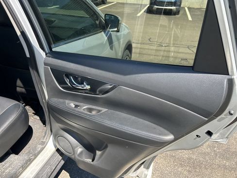 Used 2019 Nissan Rogue SL w/ Premium Package AWD/4WD image 12