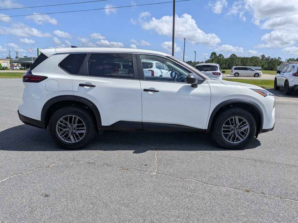 Used 2024 Nissan Rogue S FWD image 3