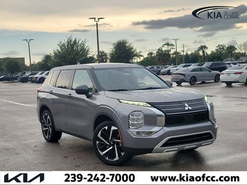 Used 2022 Mitsubishi Outlander SE FWD image 1
