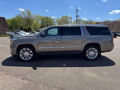 Used 2019 Cadillac Escalade ESV Platinum AWD/4WD image 9
