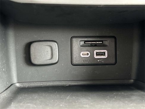 Used 2022 GMC Acadia SLT w/ Technology Package image 39