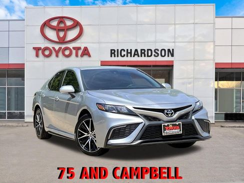 Used 2024 Toyota Camry SE FWD image 1