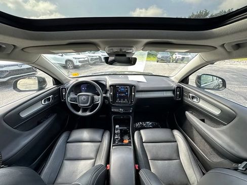 Used 2025 Volvo XC40 B5 Plus AWD/4WD image 13