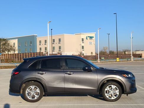Used 2025 Honda HR-V LX image 2