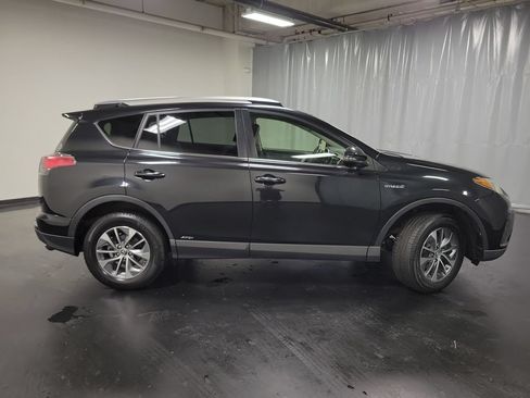 Used 2017 Toyota RAV4 XLE AWD/4WD image 10