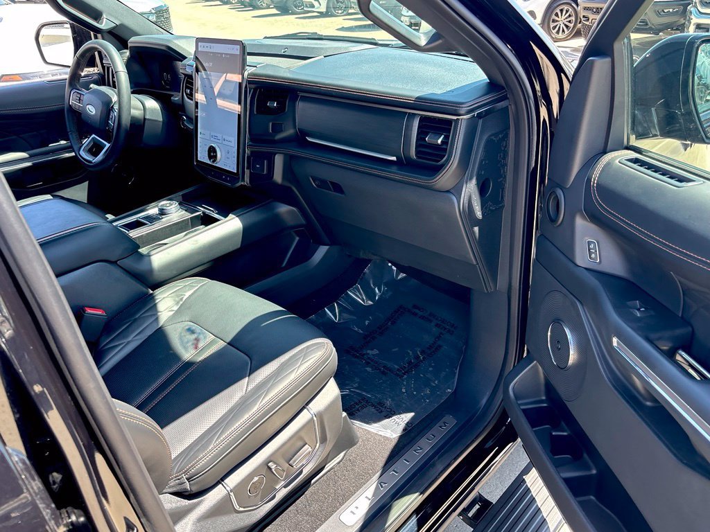 Used 2024 Ford Expedition Platinum RWD image 29