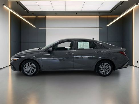 Certified 2024 Hyundai Elantra SEL FWD image 2