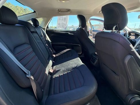 Used 2014 Ford Fusion SE w/ Equipment Group 201A image 12