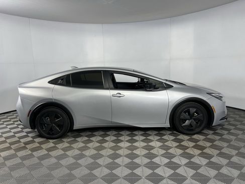 Used 2025 Toyota Prius LE image 5