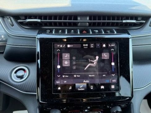 Used 2024 Jeep Grand Cherokee Altitude AWD/4WD image 35