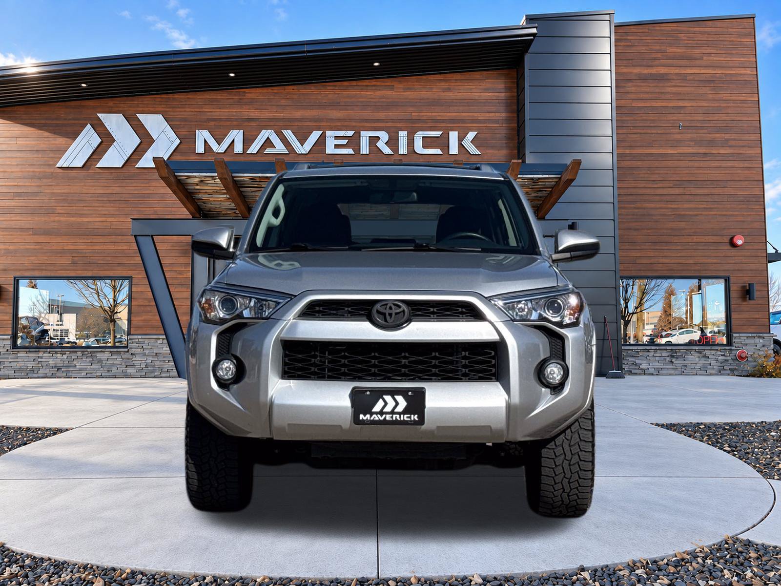 Used 2017 Toyota 4Runner SR5 AWD/4WD image 4