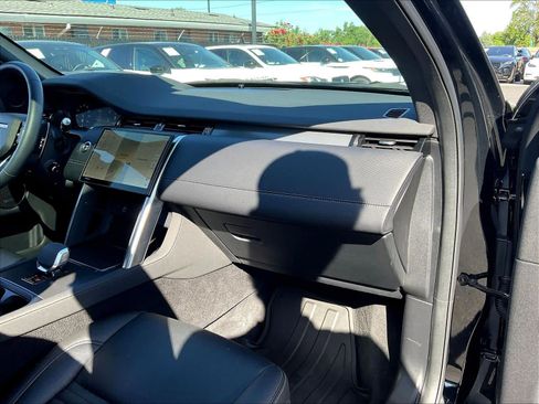 Used 2025 Land Rover Discovery Sport Dynamic SE image 18