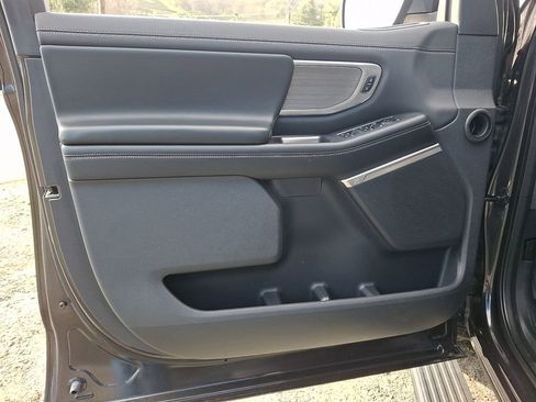 Used 2025 Ford Expedition Max Platinum AWD/4WD image 12