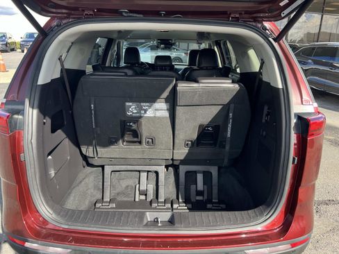 Used 2024 Kia Carnival SX image 25