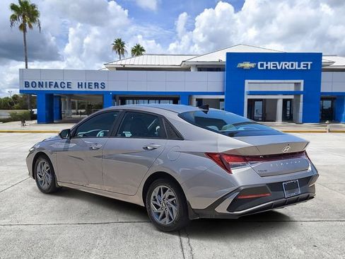 Used 2024 Hyundai Elantra SEL FWD image 3