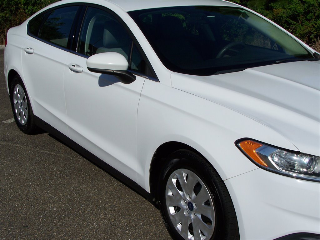 Used 2014 Ford Fusion S FWD image 31