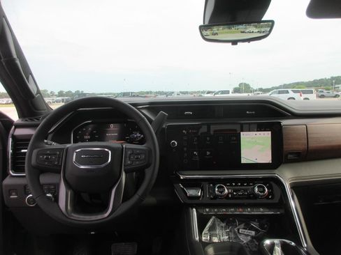 New 2026 GMC Sierra 2500 Denali Ultimate AWD/4WD image 17