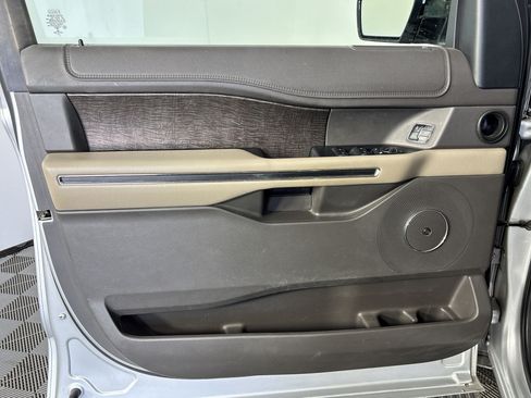 Used 2018 Ford Expedition Limited RWD image 13