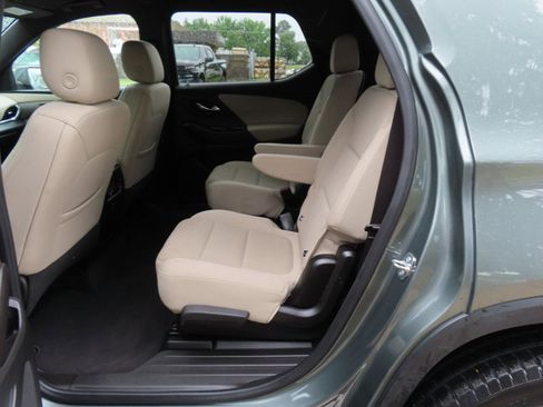 Used 2022 Chevrolet Traverse LT FWD image 18