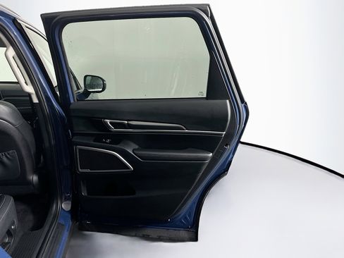 Used 2025 Kia Telluride S FWD image 33
