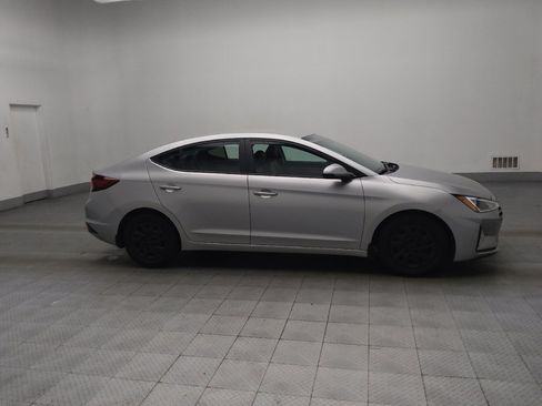 Used 2020 Hyundai Elantra SE image 11