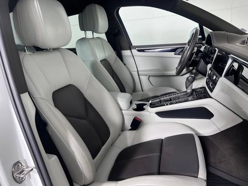 Certified 2020 Porsche Macan S AWD/4WD image 19