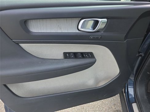 Used 2021 Volvo XC40 T5 Inscription w/ Advanced Package image 17