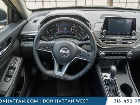 Used 2025 Nissan Altima 2.5 SV FWD image 7
