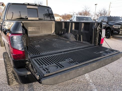 Used 2018 Nissan Titan SV w/ SV Convenience Package image 50