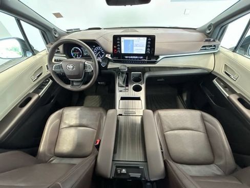 Used 2024 Toyota Sienna Platinum AWD/4WD image 15