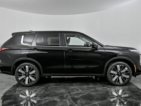 New 2026 Mitsubishi Outlander SE image 9