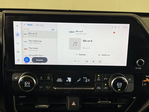 Used 2023 Toyota Highlander XLE image 30