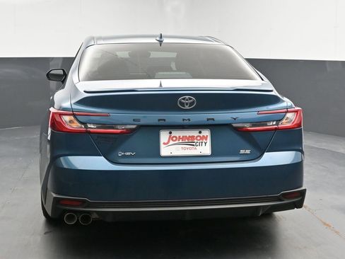 Used 2025 Toyota Camry SE w/ Convenience Package image 7